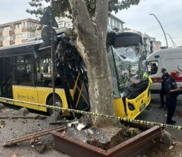 Bahçelievler’de İETT otobüsü ağaca çarptı