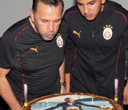 Galatasaray’da Okan Buruk’un doğum günü kutlandı