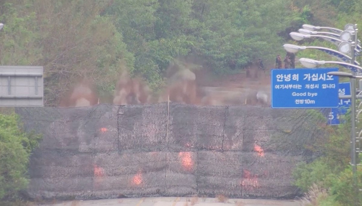 Kuzey’den Güney’e yeni saldırı! Koreler arası yollar havaya uçuruldu