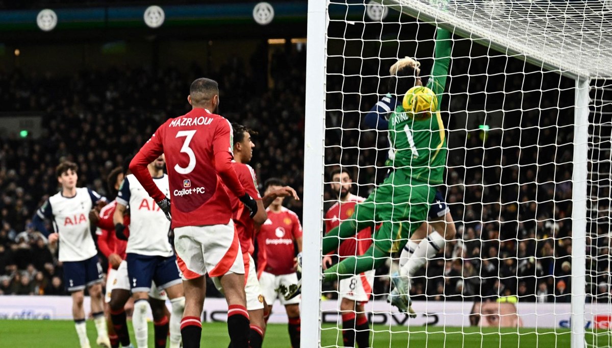 Kornerden gol yiyen Altay Bayındır, Manchester United tarafının hedefinde: 7 gollü maç sonrası takımı veda etti