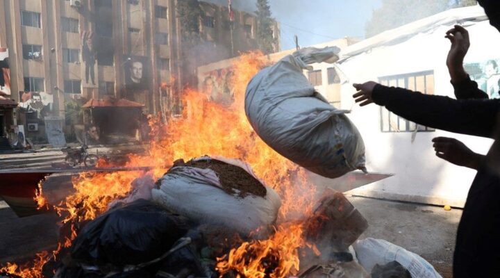 Suriye’de çöken rejimden kalanlar: Uyuşturucu maddeler ateşe verildi